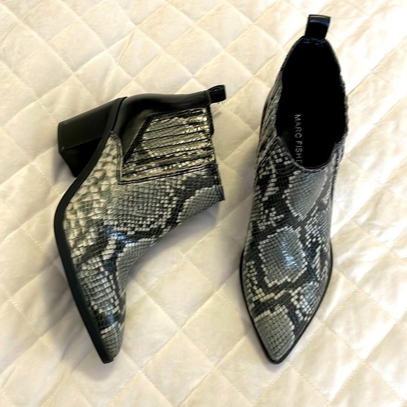 Marc Fisher Black Snake Chelsea Booties Size 6.5 - Picture 2 of 9